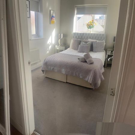 ניופורט Luxury Riverside 2 Bedroomed Apartment With Balcony מראה חיצוני תמונה