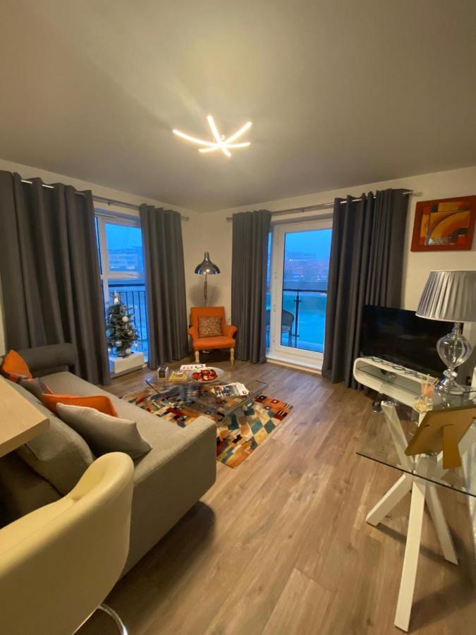ניופורט Luxury Riverside 2 Bedroomed Apartment With Balcony מראה חיצוני תמונה